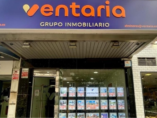 Frontal del local de Alminares de Ventaria